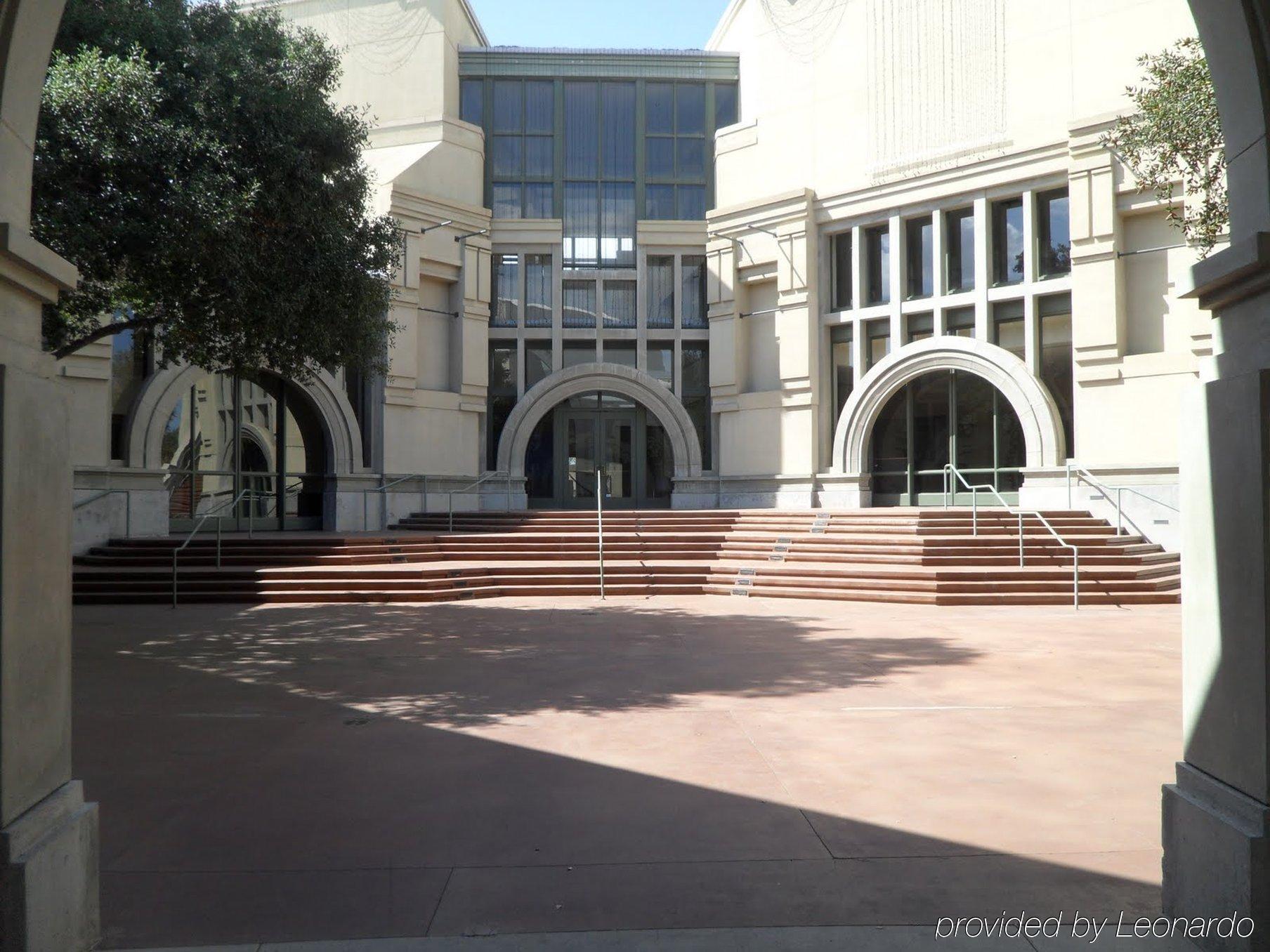 Express Hotel&suites San Diego-escondido, An Ihg Hotel 2*
