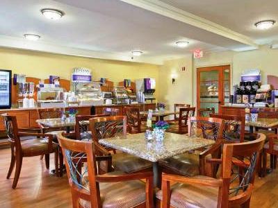 Hotel Express Hotel&suites San Diego-escondido, An Ihg 2*