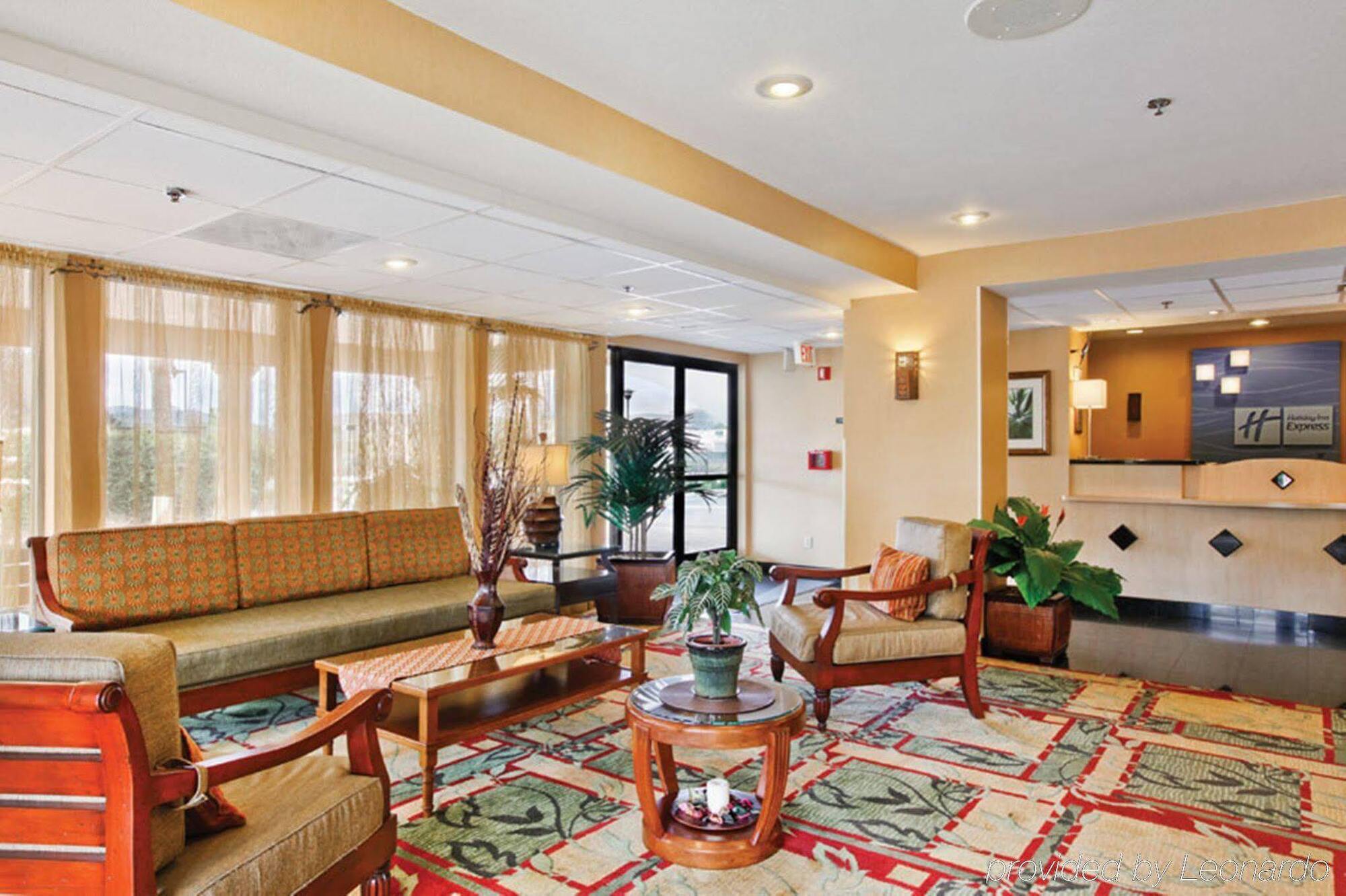 Express Hotel&suites San Diego-escondido, An Ihg Hotel 2*