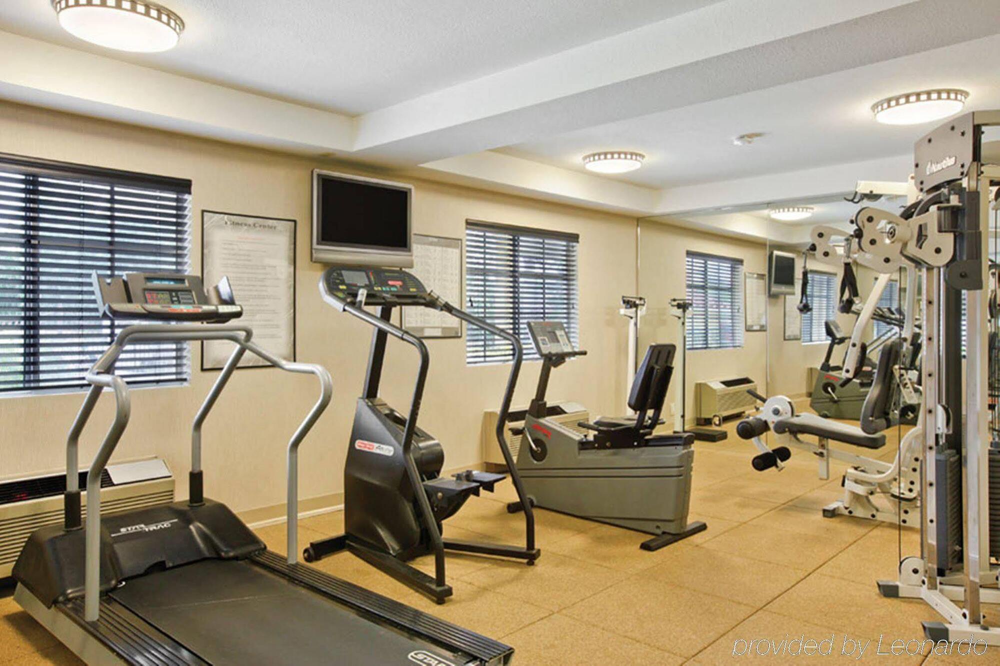 Express Hotel&suites San Diego-escondido, An Ihg 2*